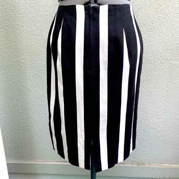 Jones Wear Women’s Black and White Striped Pencil Skirt size small - Picture 3 of 4